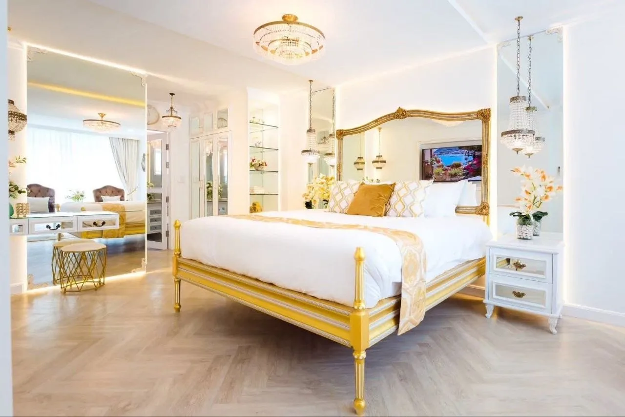 4 bedroom house for rent in Ekkamai Bangkok - master bedroom interior
