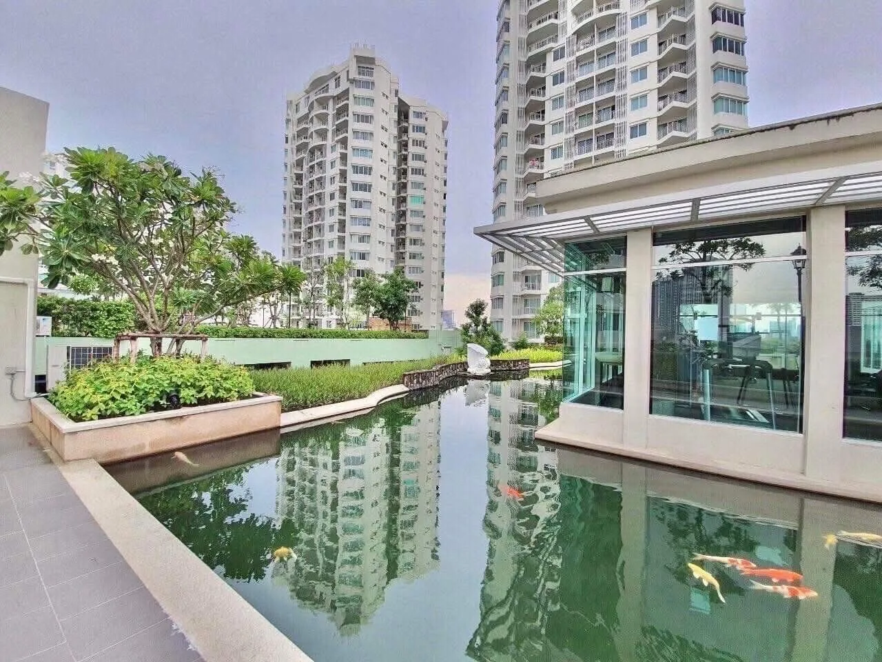 1 bedroom condo for rent in Rama 9 Bangkok - living room view
