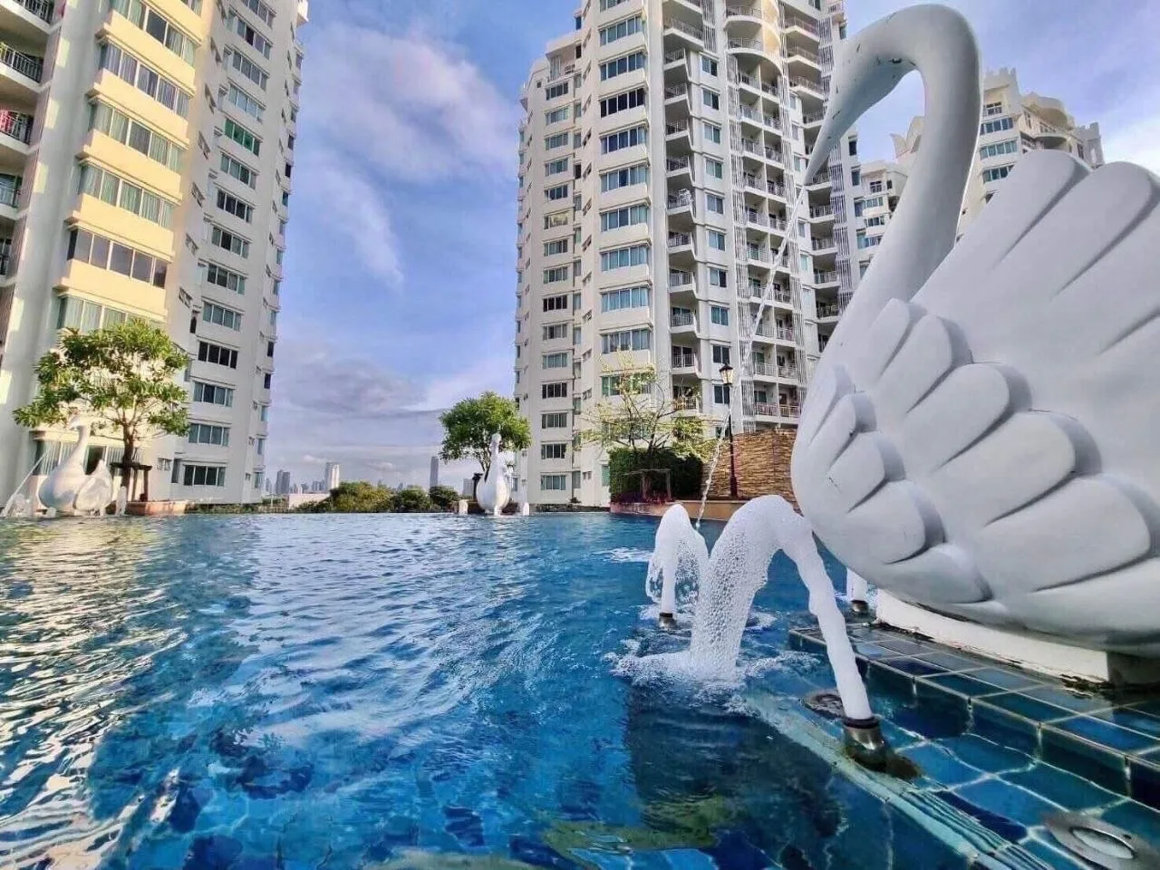 1 bedroom condo for rent in Rama 9 Bangkok - bathroom and modern finishes