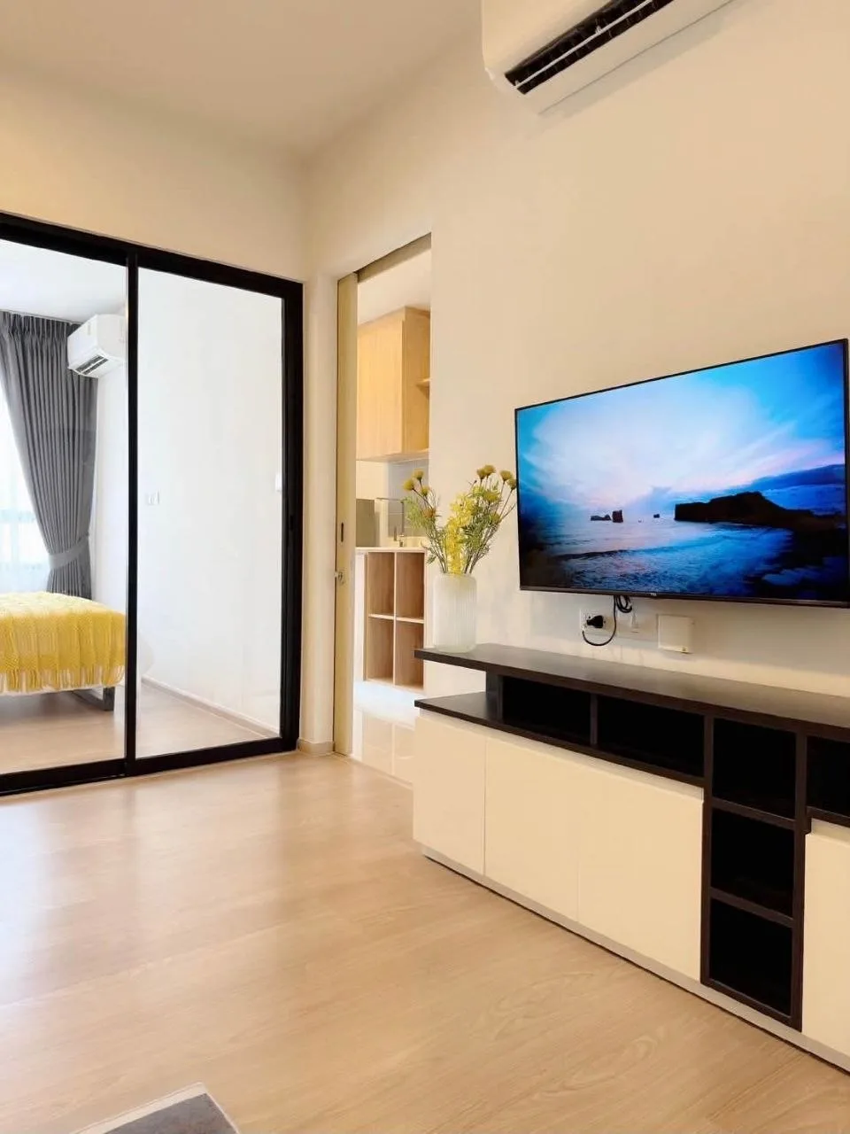 1 bedroom condo for rent in Pinklao Bangkok - kitchen and dining area