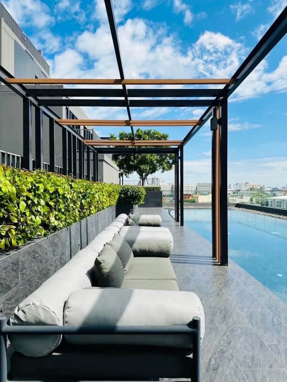 1 bedroom condo for rent in Pinklao Bangkok - bathroom and modern finishes