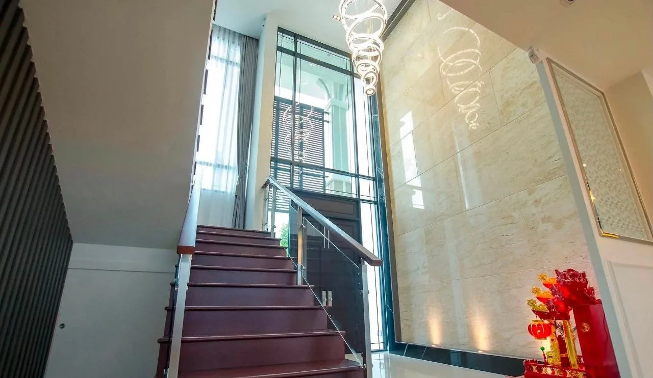 4 bedroom house for rent in Kanlapaphruek / Bang Khae Bangkok - bathroom and modern finishes