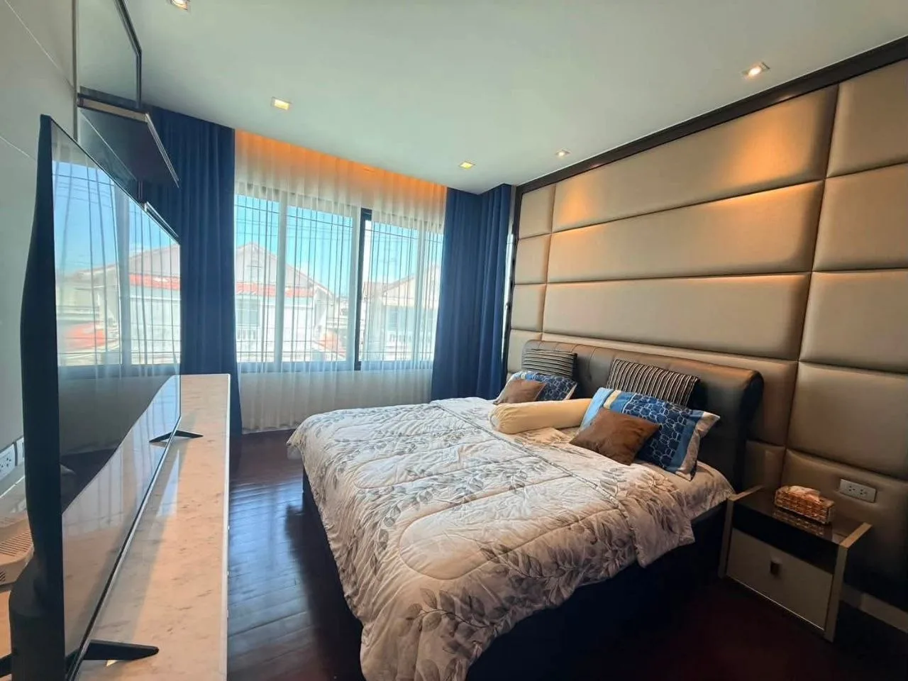 4 bedroom house for rent in Kanlapaphruek / Bang Khae Bangkok - balcony perspective