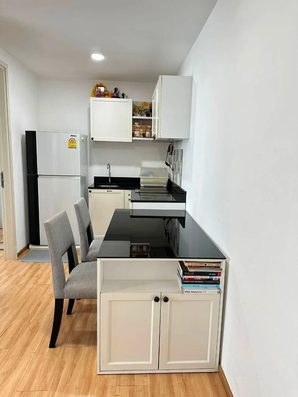 2 bedroom condo for sale in Charoenkrung Bangkok - master bedroom interior