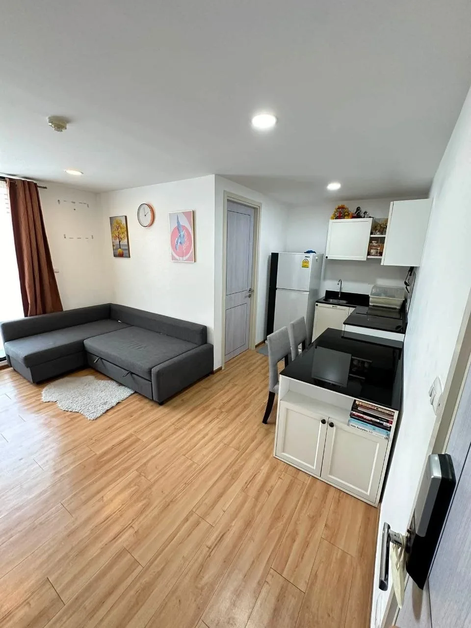 2 bedroom condo for sale in Charoenkrung Bangkok - bathroom and modern finishes