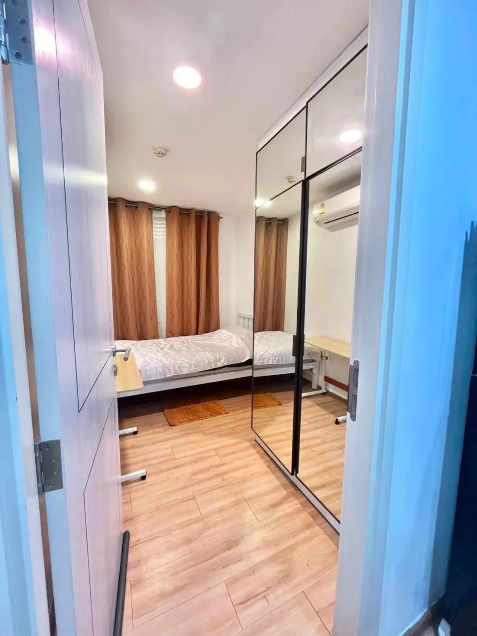 2 bedroom condo for sale in Charoenkrung Bangkok - swimming pool and building amenities