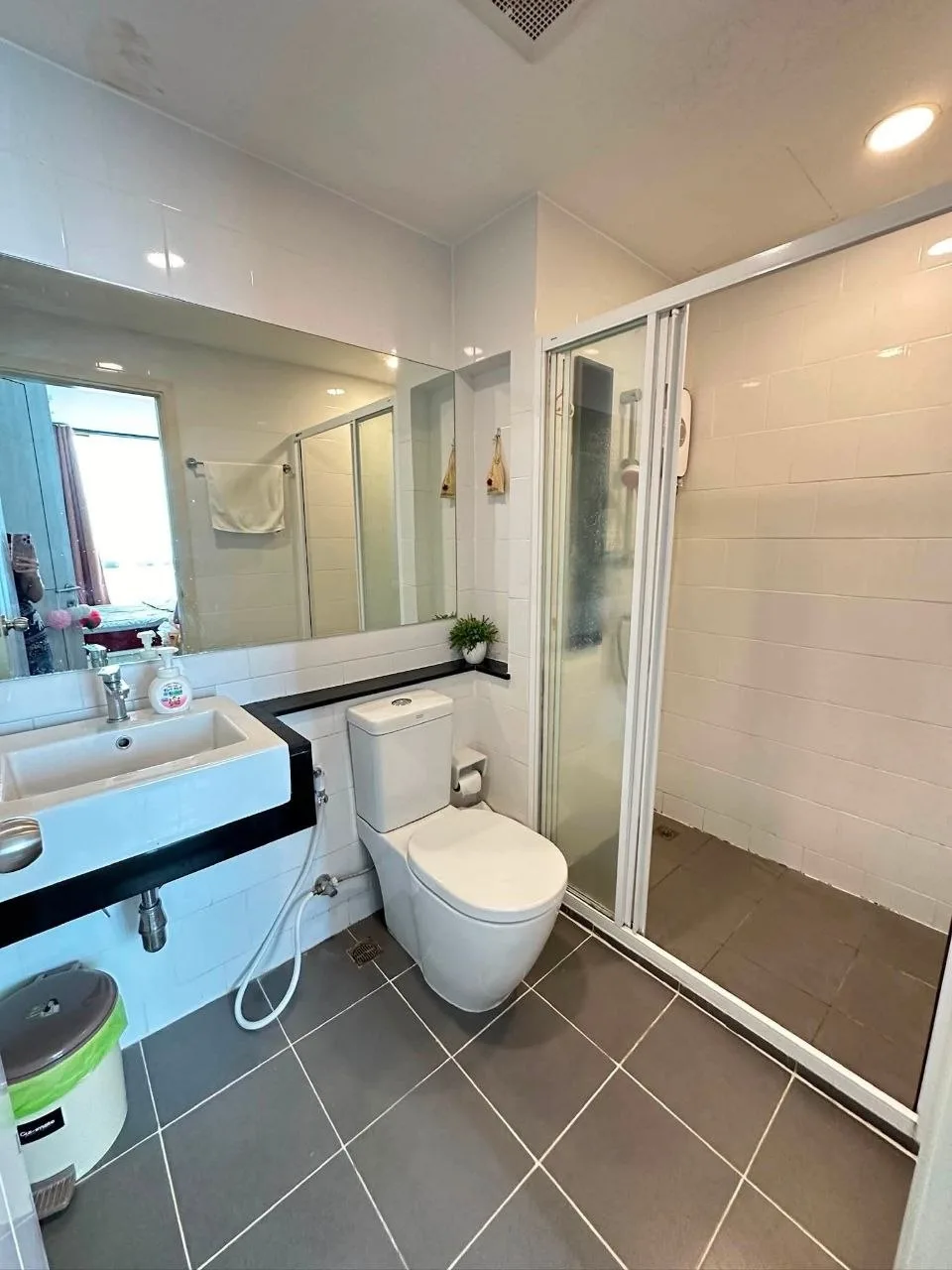 2 bedroom condo for sale in Charoenkrung Bangkok - kitchen and dining area