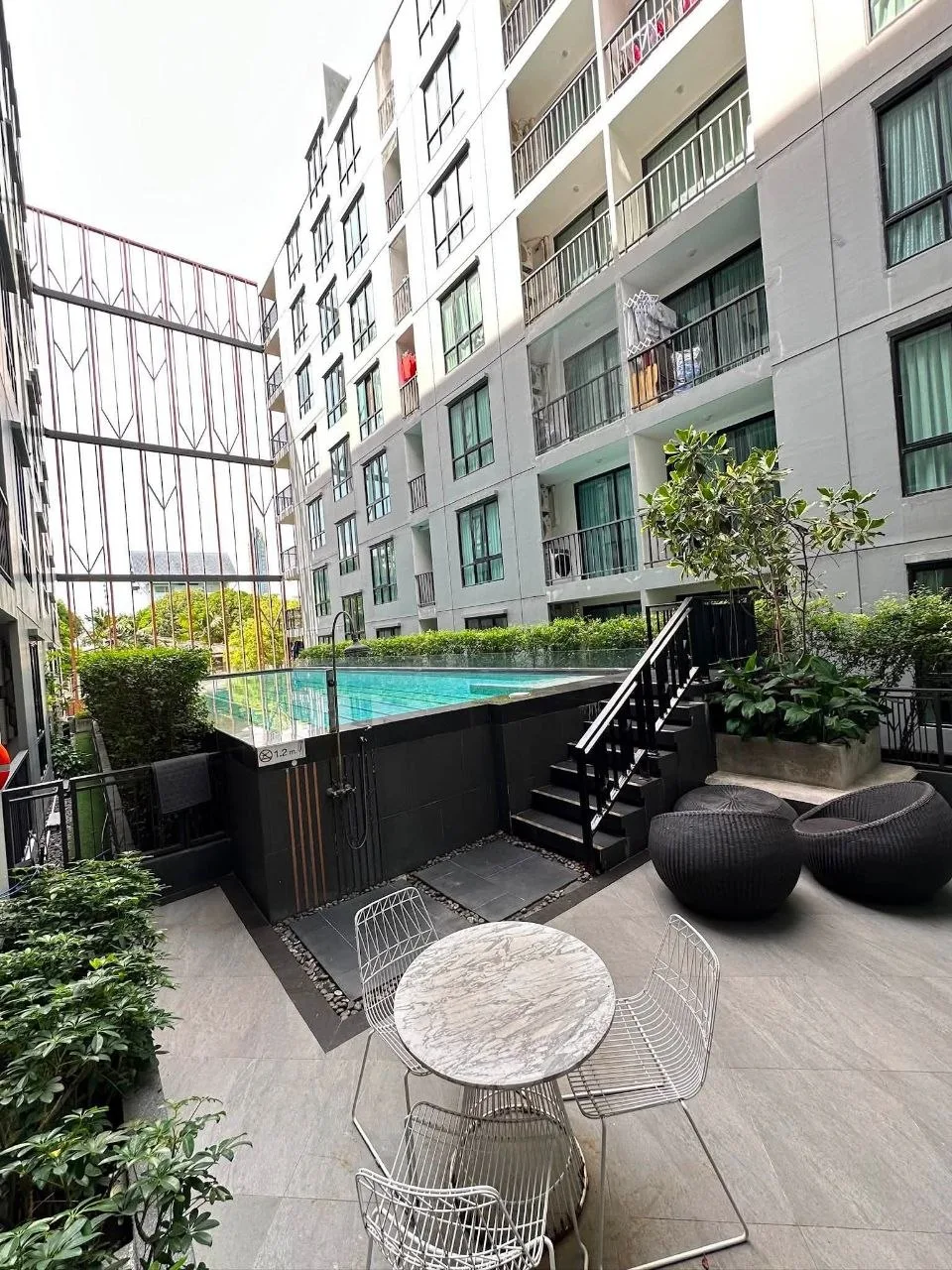 2 bedroom condo for sale in Charoenkrung Bangkok - master bedroom interior