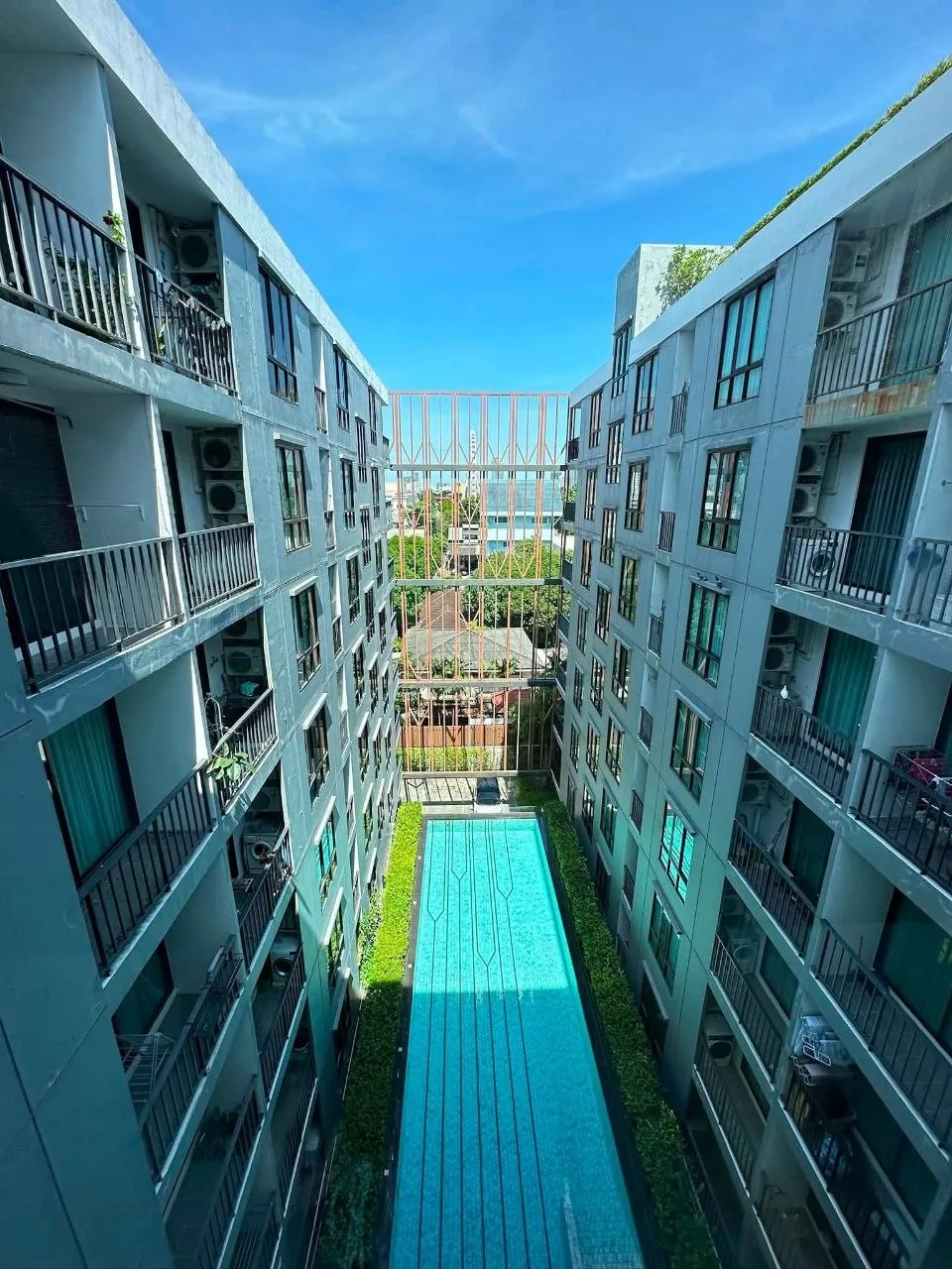2 bedroom condo for sale in Charoenkrung Bangkok - balcony perspective