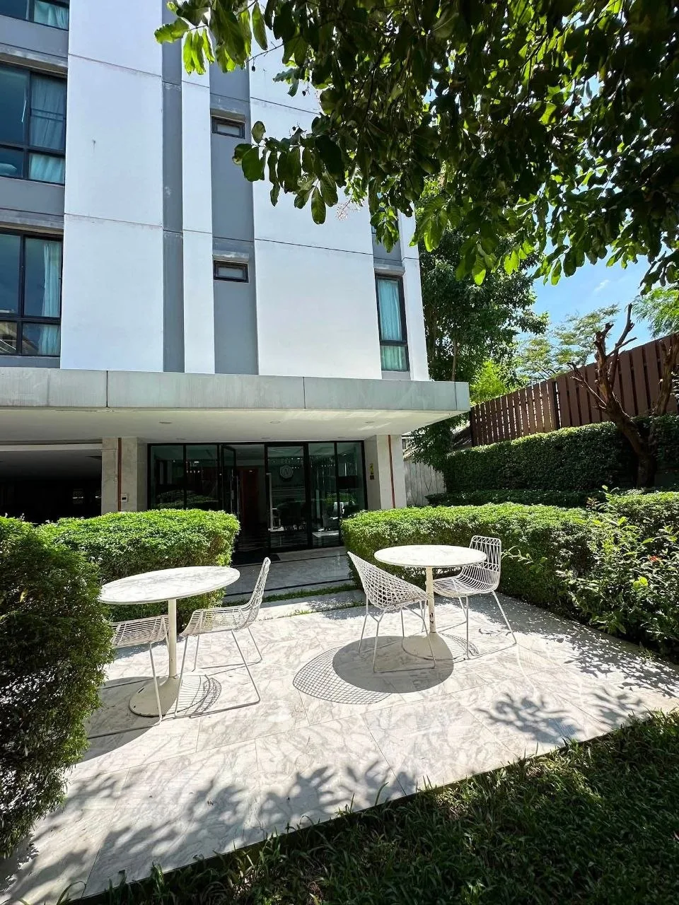 2 bedroom condo for sale in Charoenkrung Bangkok - living room view