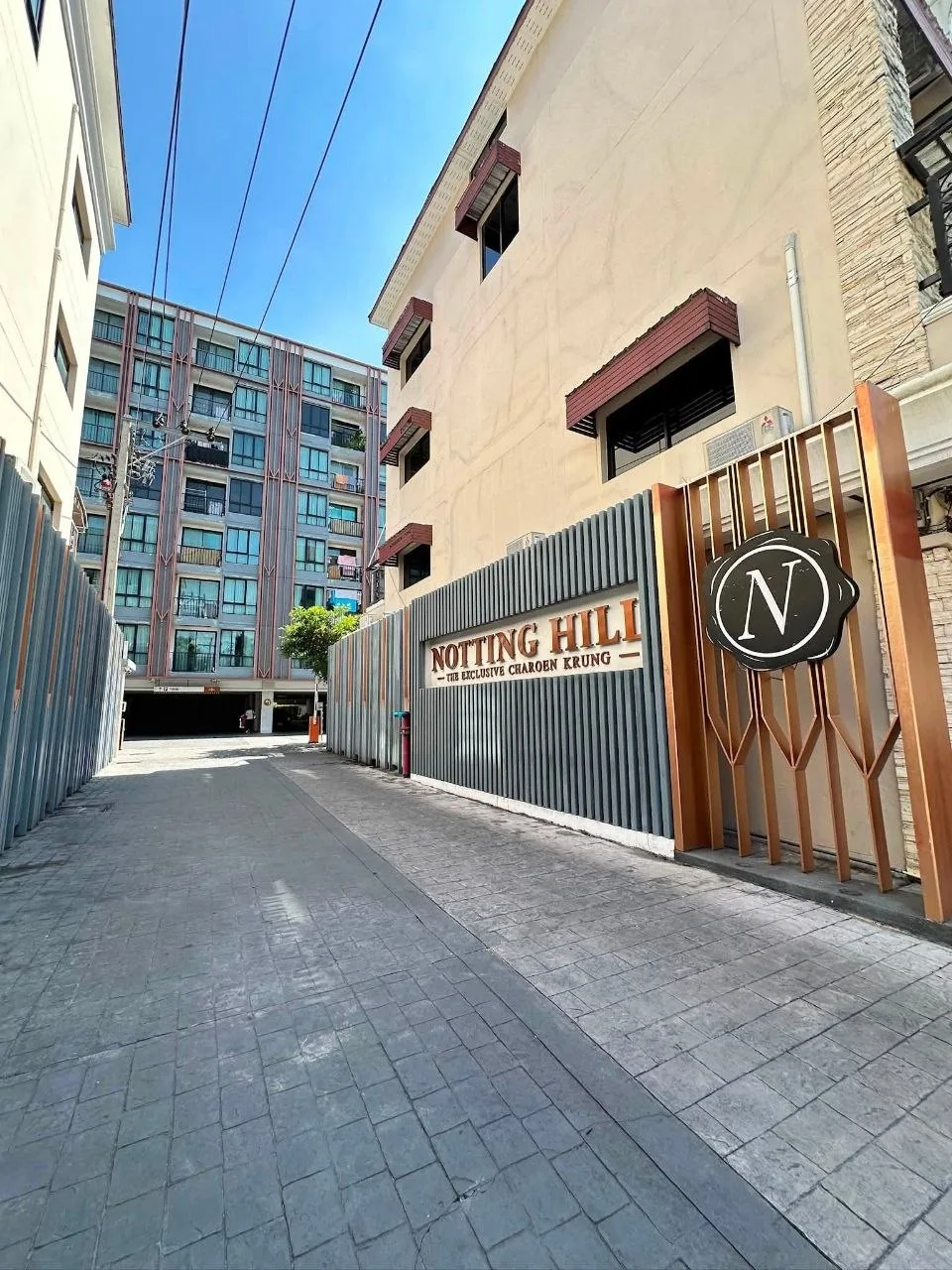 2 bedroom condo for sale in Charoenkrung Bangkok - kitchen and dining area