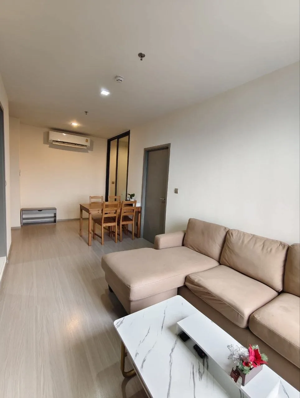 2 bedroom condo for rent in Rama 9 Bangkok - master bedroom interior