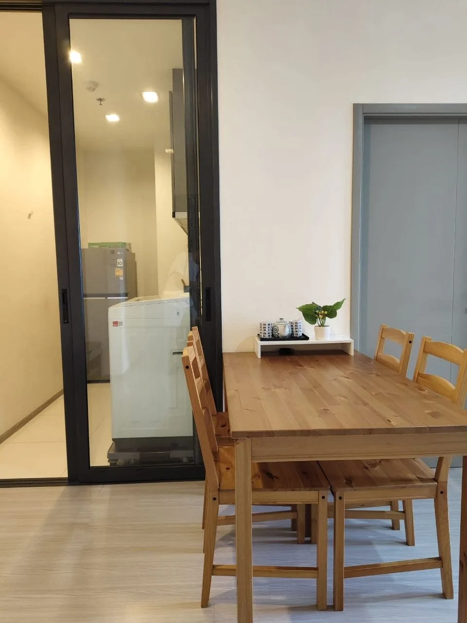 2 bedroom condo for rent in Rama 9 Bangkok - swimming pool and building amenities