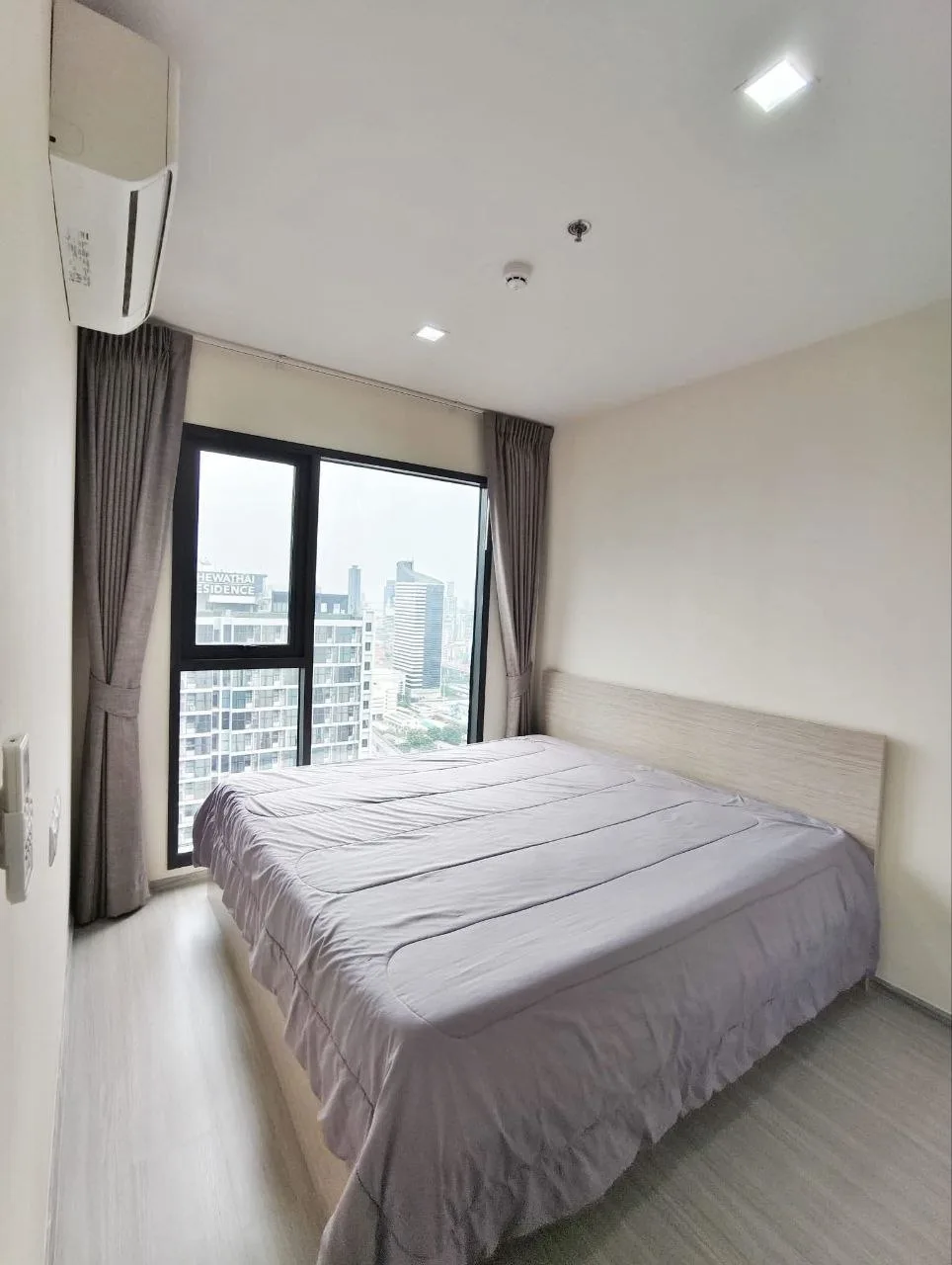 2 bedroom condo for rent in Rama 9 Bangkok - living room view