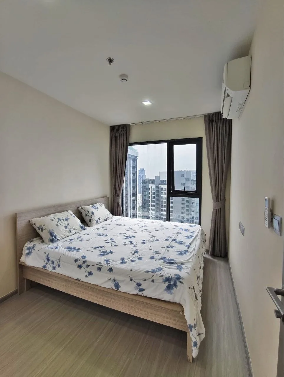 2 bedroom condo for rent in Rama 9 Bangkok - master bedroom interior