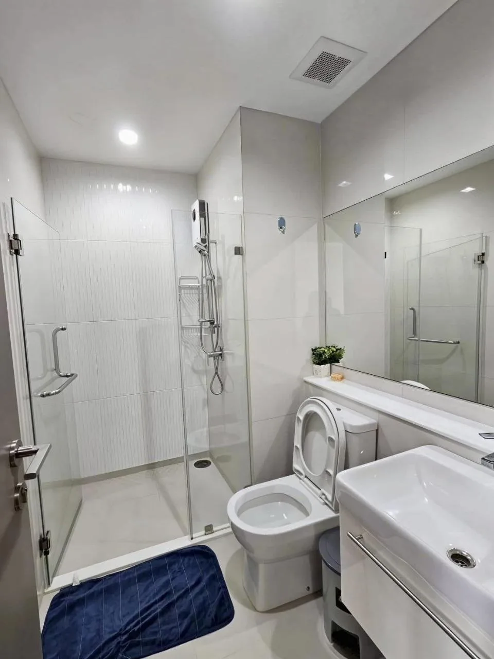 2 bedroom condo for rent in Rama 9 Bangkok - balcony perspective