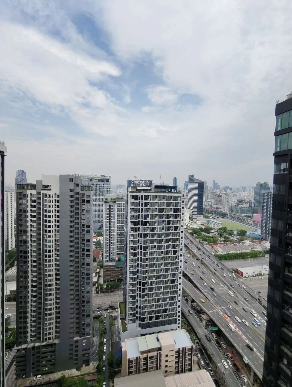 2 bedroom condo for rent in Rama 9 Bangkok - living room view