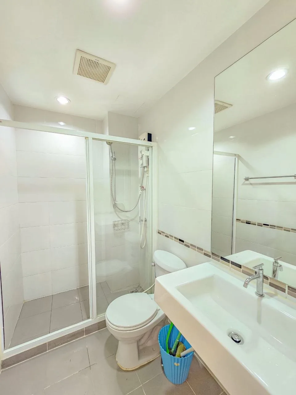 1 bedroom condo for sale in Sukhumvit Bangkok - living room view
