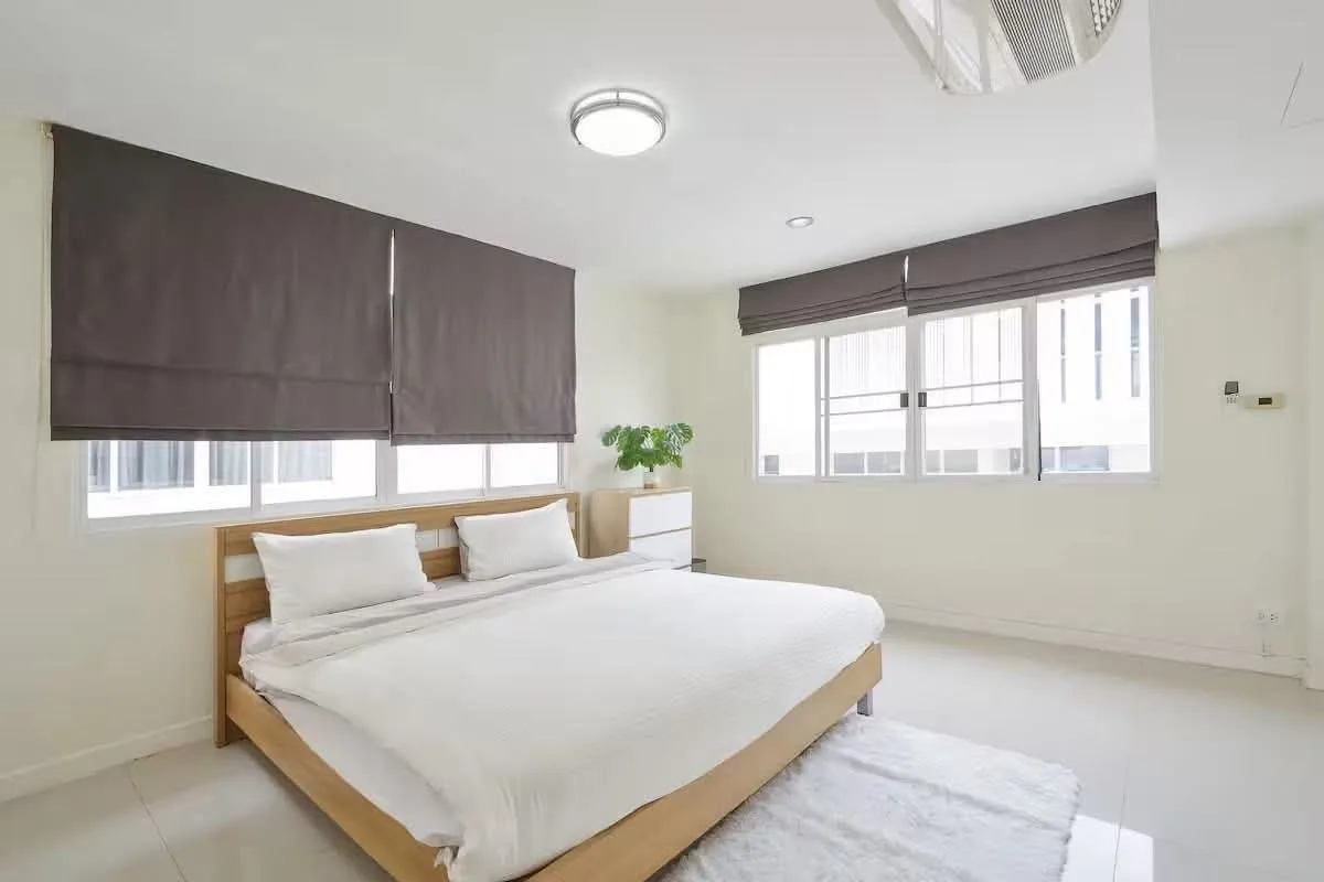 5 bedroom house for rent in Sukhumvit Bangkok - living room view