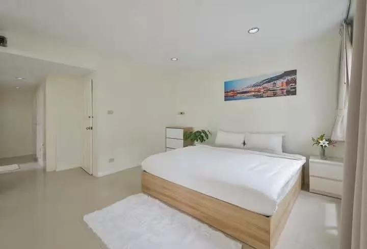 5 bedroom house for rent in Sukhumvit Bangkok - balcony perspective