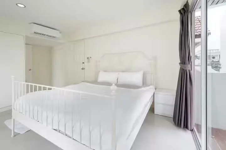 5 bedroom house for rent in Sukhumvit Bangkok - living room view