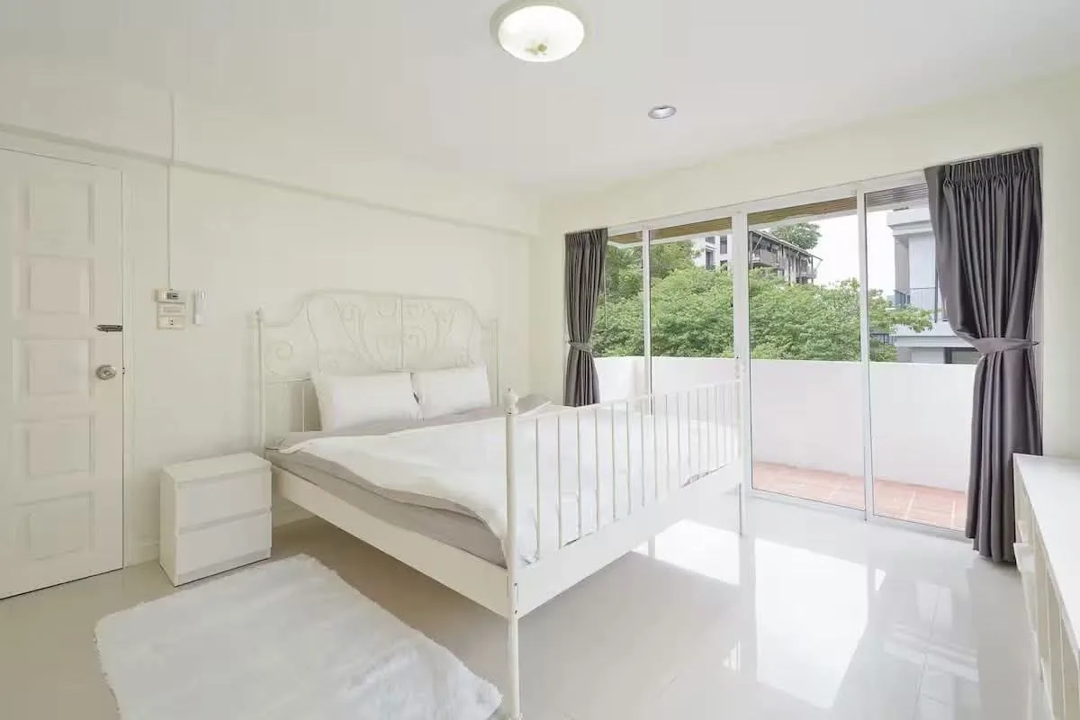 5 bedroom house for rent in Sukhumvit Bangkok - master bedroom interior