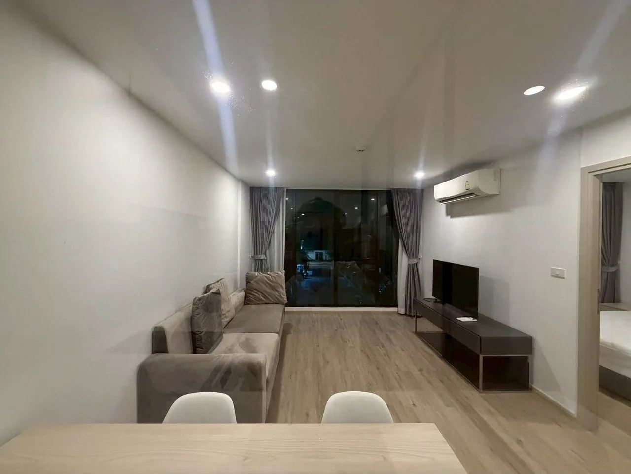 1 bedroom condo for rent in Sukhumvit Bangkok - living room view