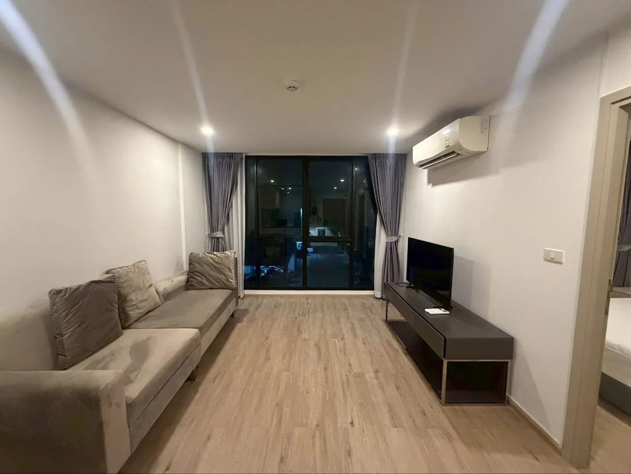 1 bedroom condo for rent in Sukhumvit Bangkok - kitchen and dining area
