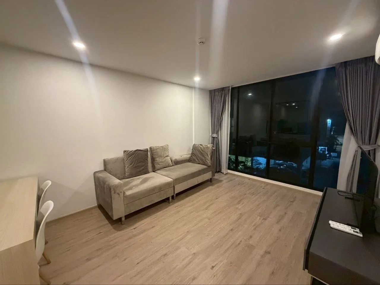 1 bedroom condo for rent in Sukhumvit Bangkok - master bedroom interior