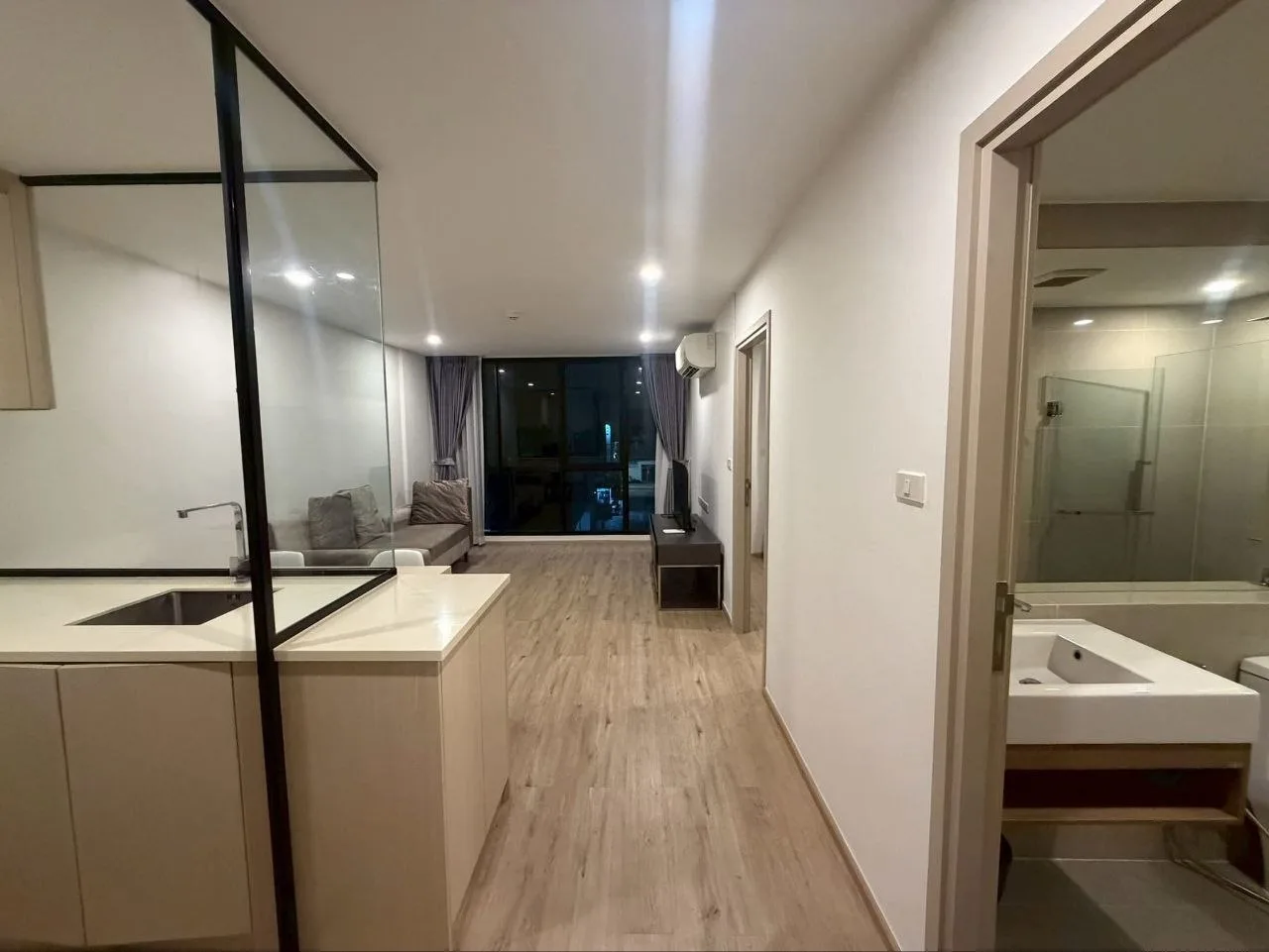 1 bedroom condo for rent in Sukhumvit Bangkok - bathroom and modern finishes