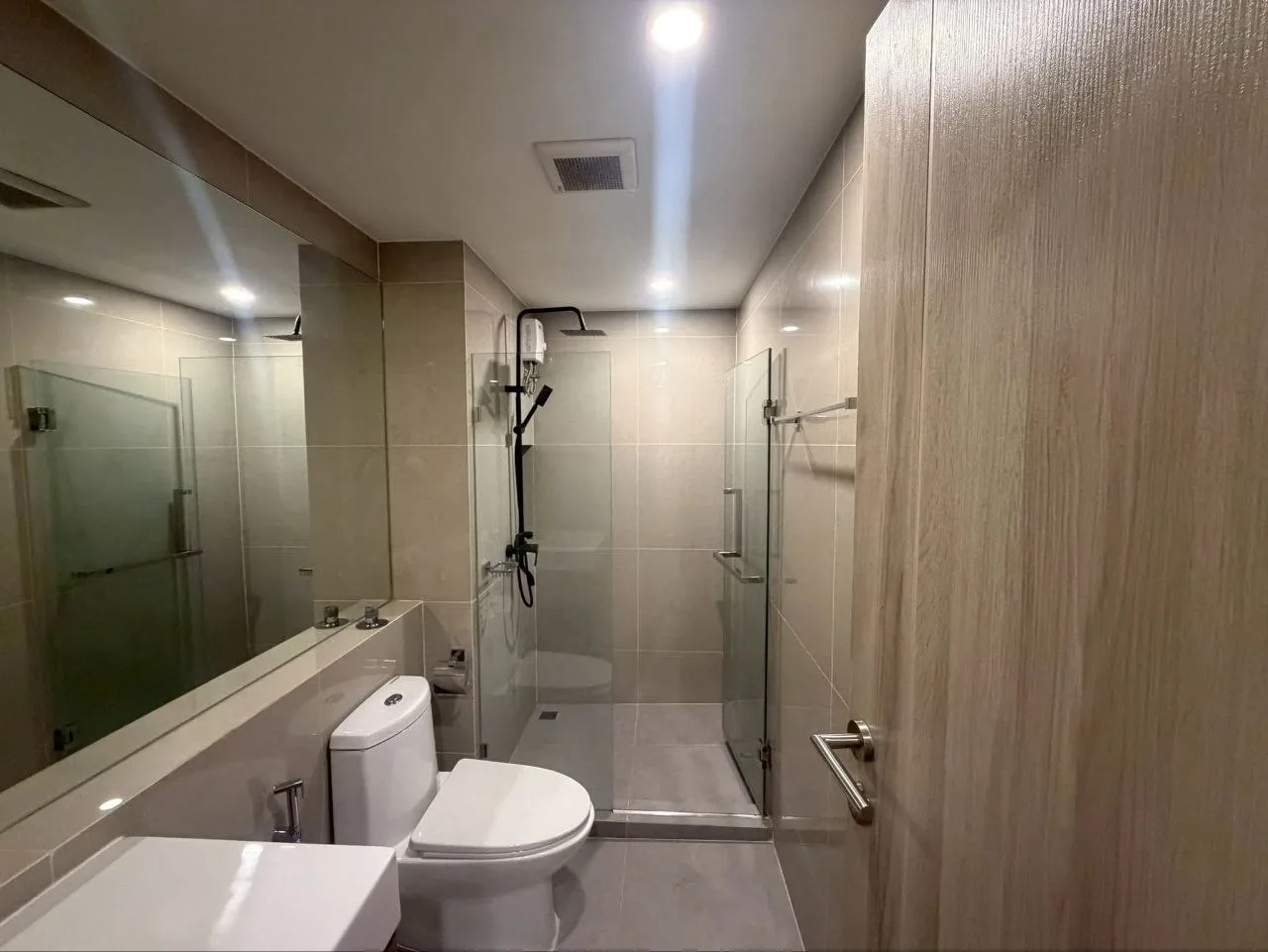 1 bedroom condo for rent in Sukhumvit Bangkok - kitchen and dining area