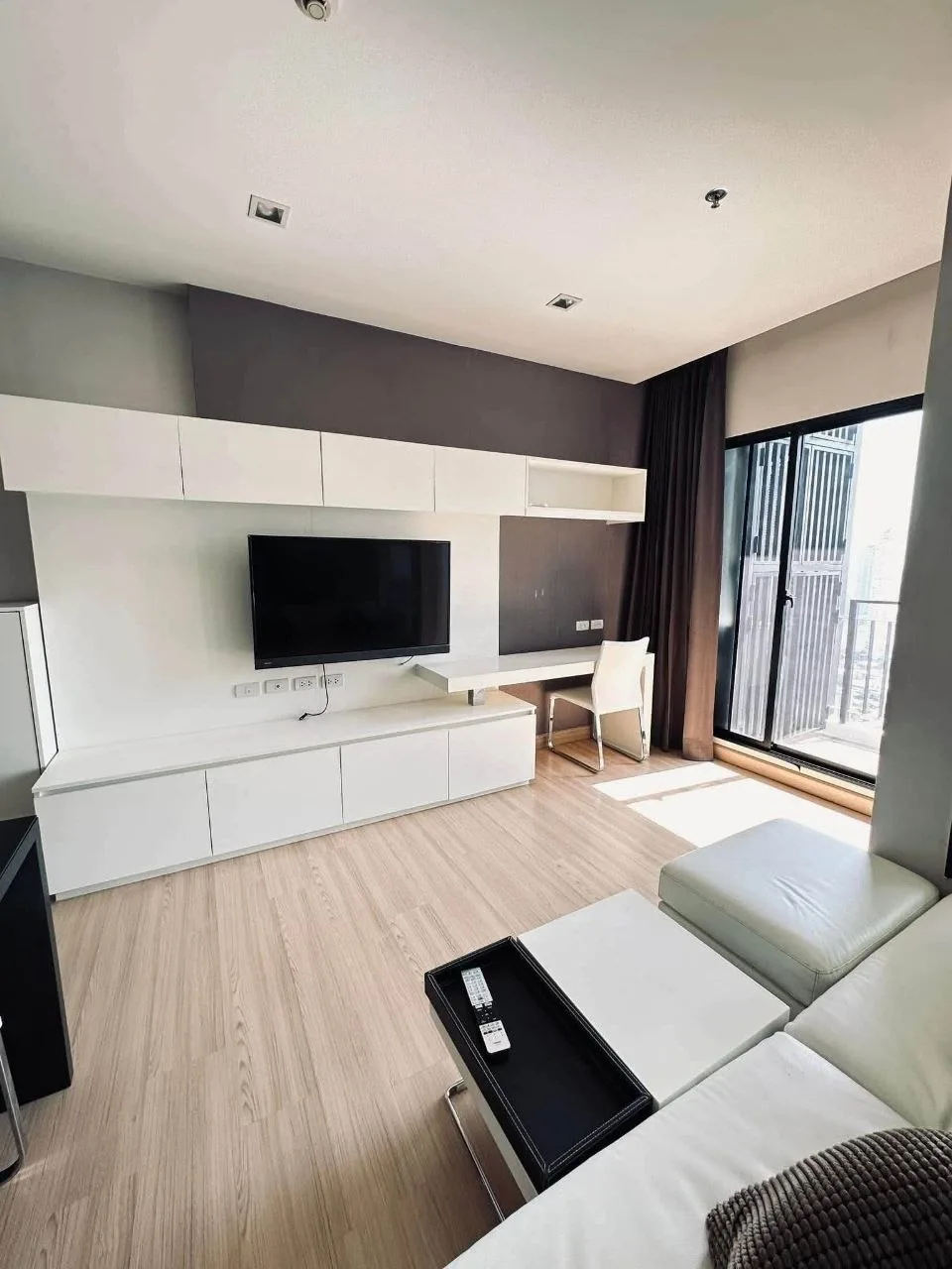1 bedroom condo for rent in Thonburi Bangkok - master bedroom interior