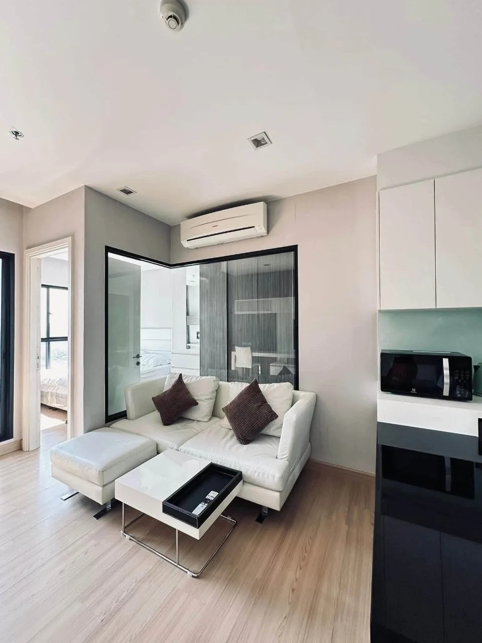 1 bedroom condo for rent in Thonburi Bangkok - bathroom and modern finishes