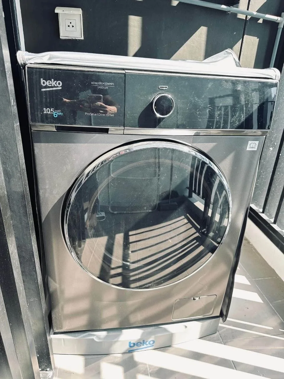 1 bedroom condo for rent in Thonburi Bangkok - bathroom and modern finishes