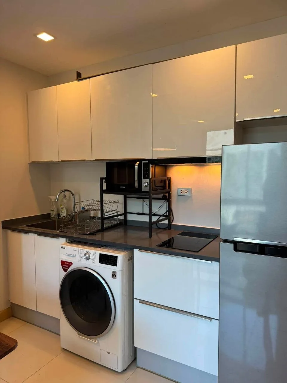 1 bedroom condo for rent in Sukhumvit Bangkok - living room view