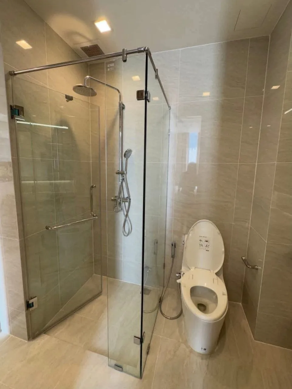 1 bedroom condo for rent in Sukhumvit Bangkok - kitchen and dining area