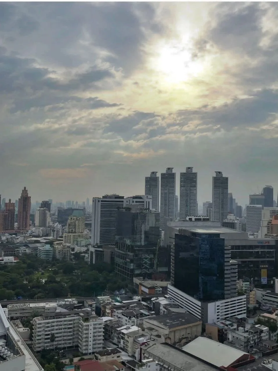 1 bedroom condo for rent in Sukhumvit Bangkok - balcony perspective