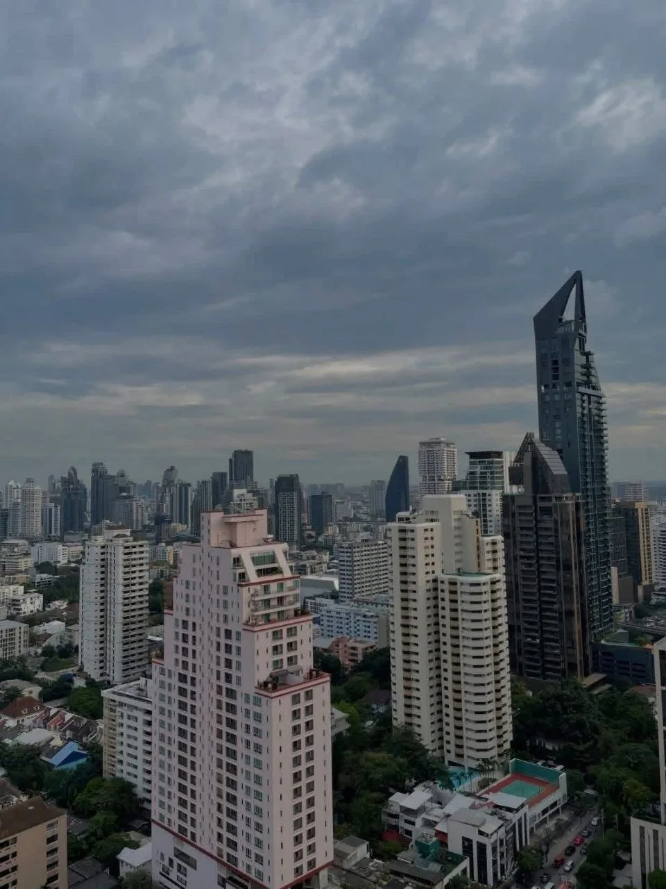1 bedroom condo for rent in Sukhumvit Bangkok - living room view