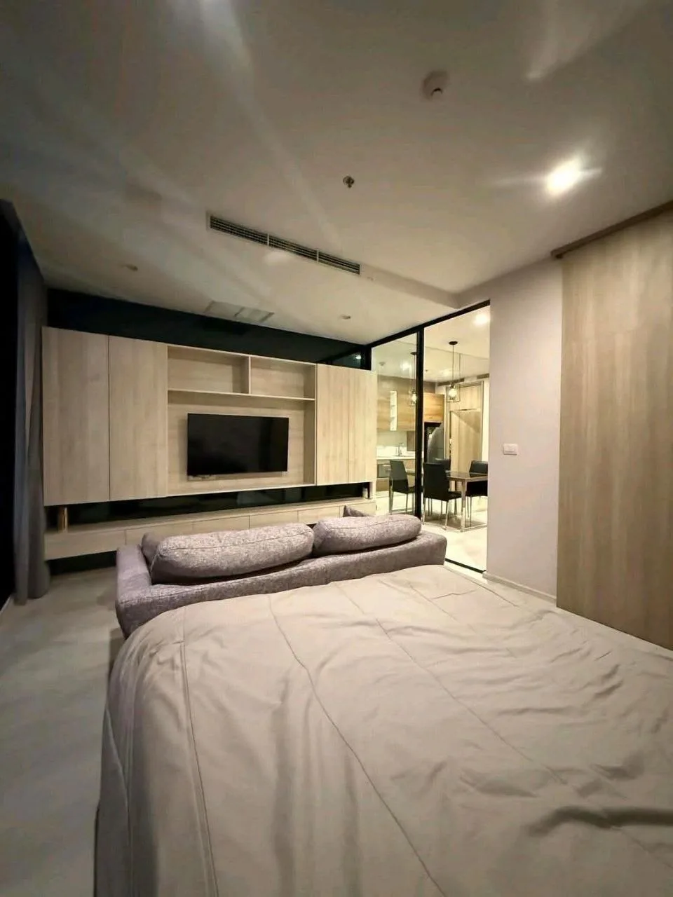 1 bedroom condo for rent in Chit Lom / Ploenchit Bangkok - master bedroom interior