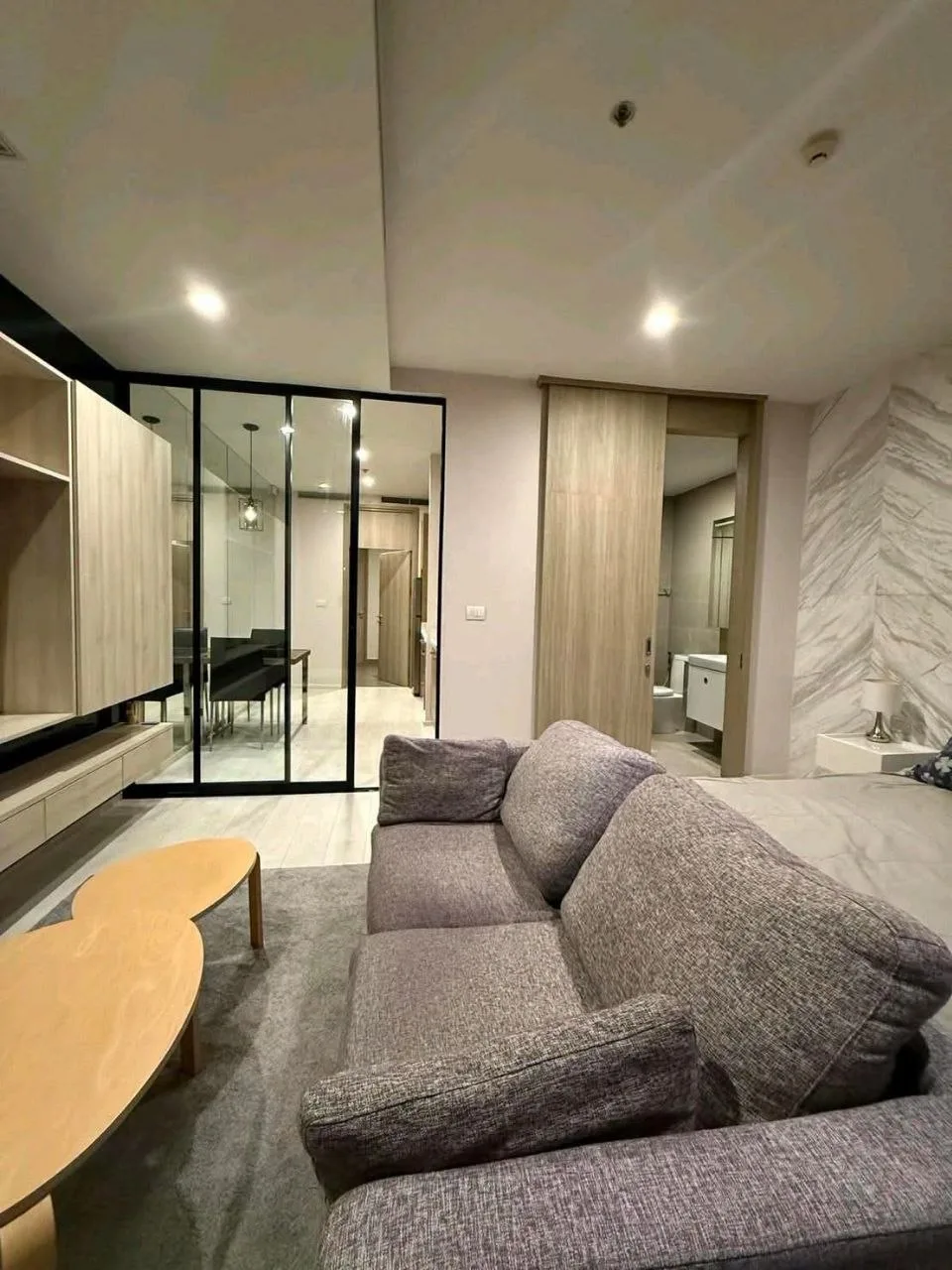 1 bedroom condo for rent in Chit Lom / Ploenchit Bangkok - bathroom and modern finishes