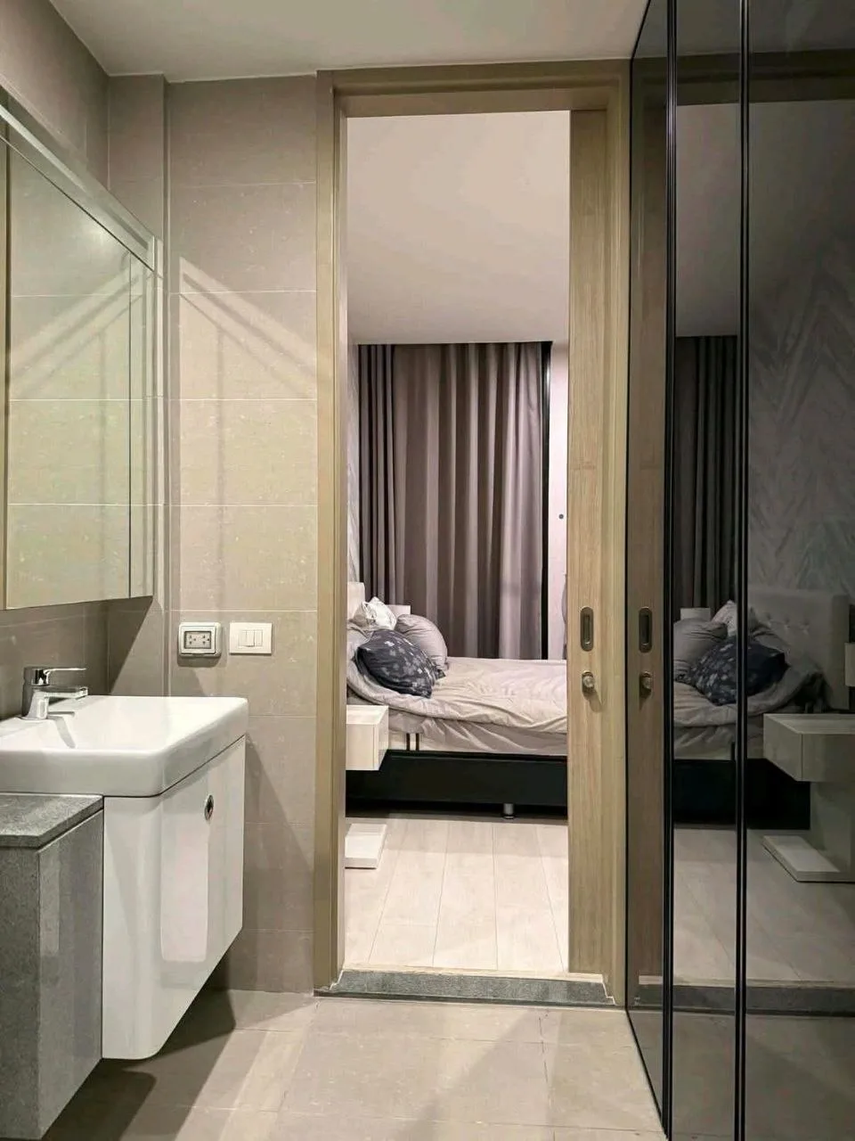1 bedroom condo for rent in Chit Lom / Ploenchit Bangkok - swimming pool and building amenities