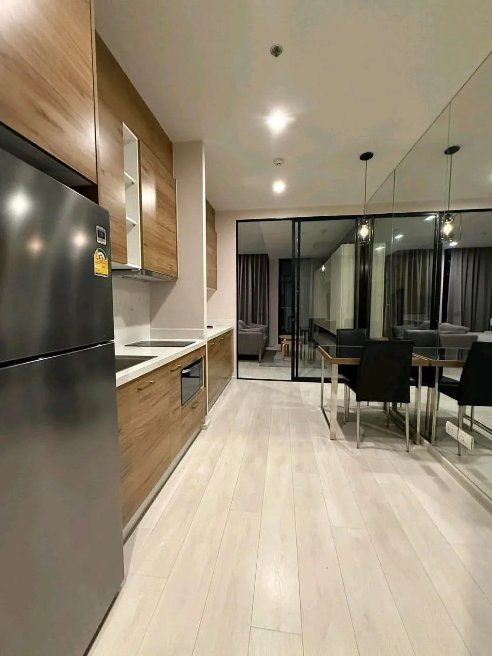 1 bedroom condo for rent in Chit Lom / Ploenchit Bangkok - living room view