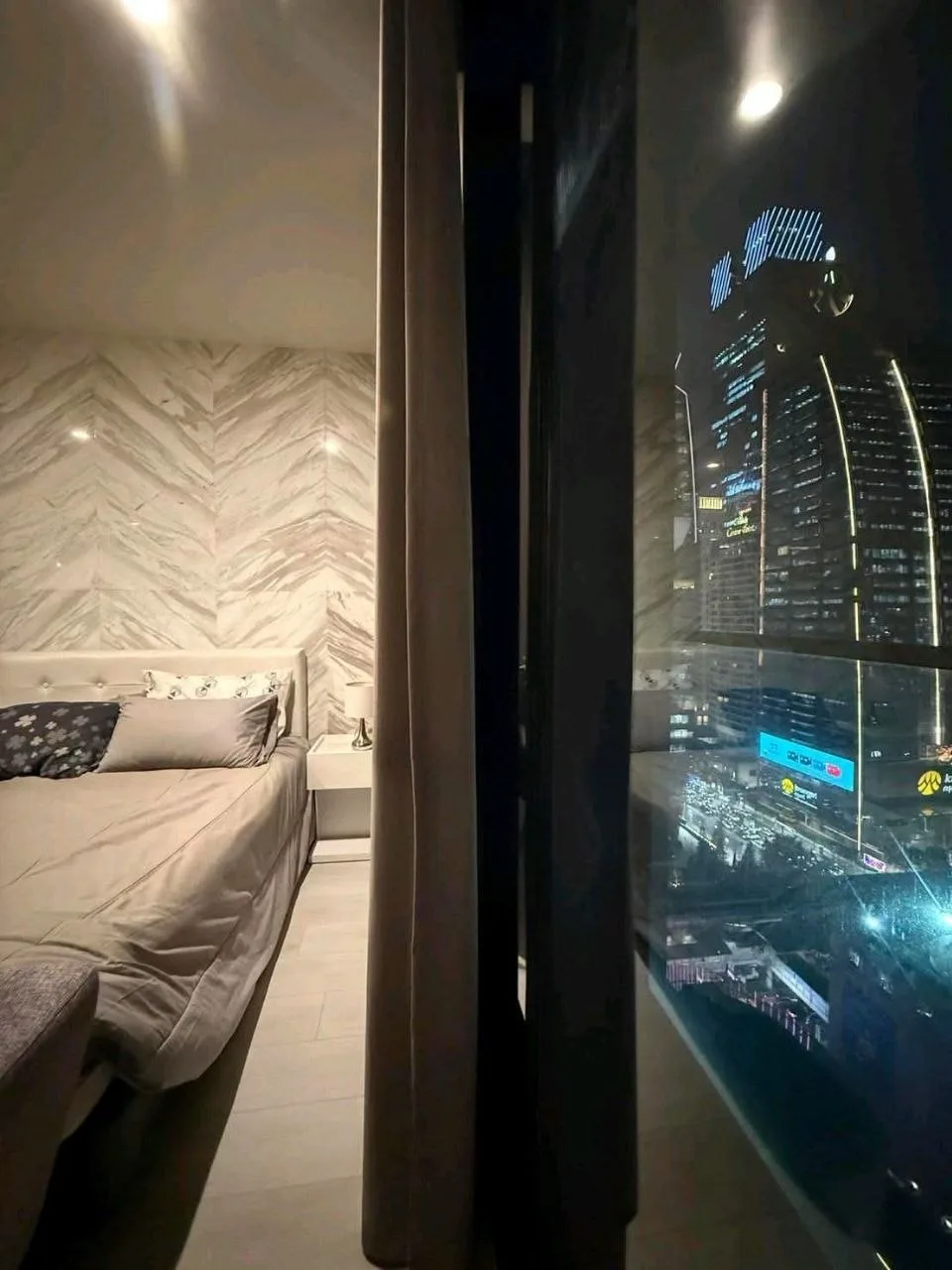 1 bedroom condo for rent in Chit Lom / Ploenchit Bangkok - kitchen and dining area