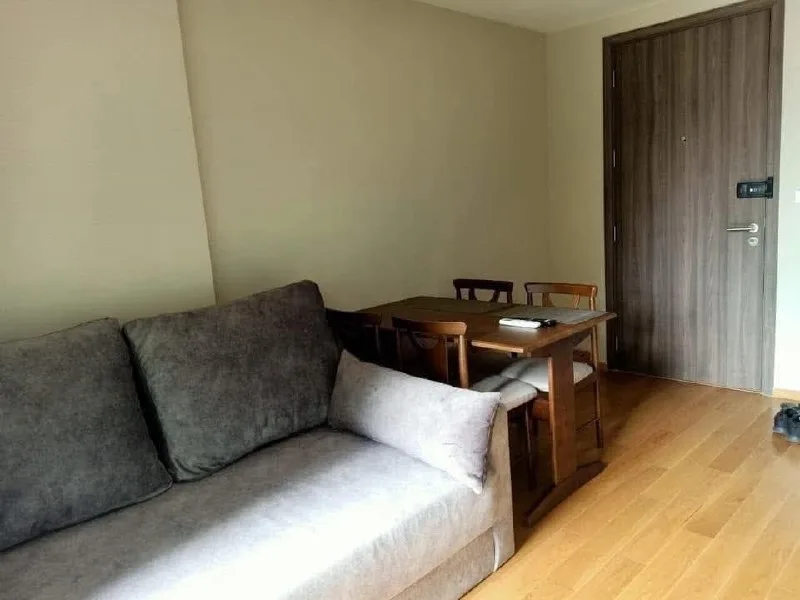 1 bedroom condo for rent in Sam Yan Bangkok - master bedroom interior