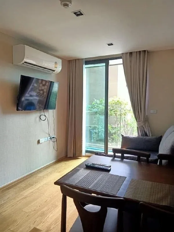 1 bedroom condo for rent in Sam Yan Bangkok - swimming pool and building amenities