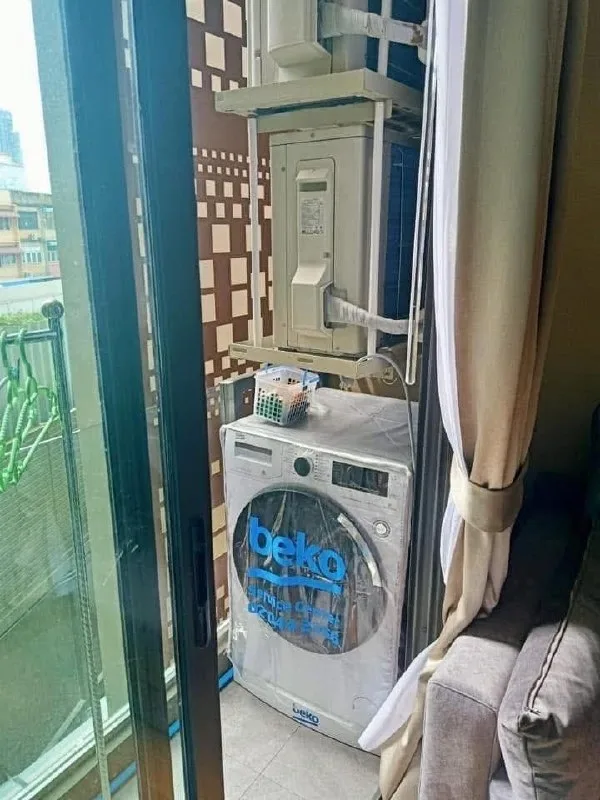 1 bedroom condo for rent in Sam Yan Bangkok - balcony perspective