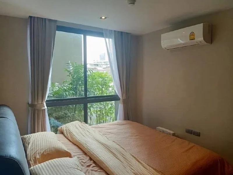 1 bedroom condo for rent in Sam Yan Bangkok - kitchen and dining area