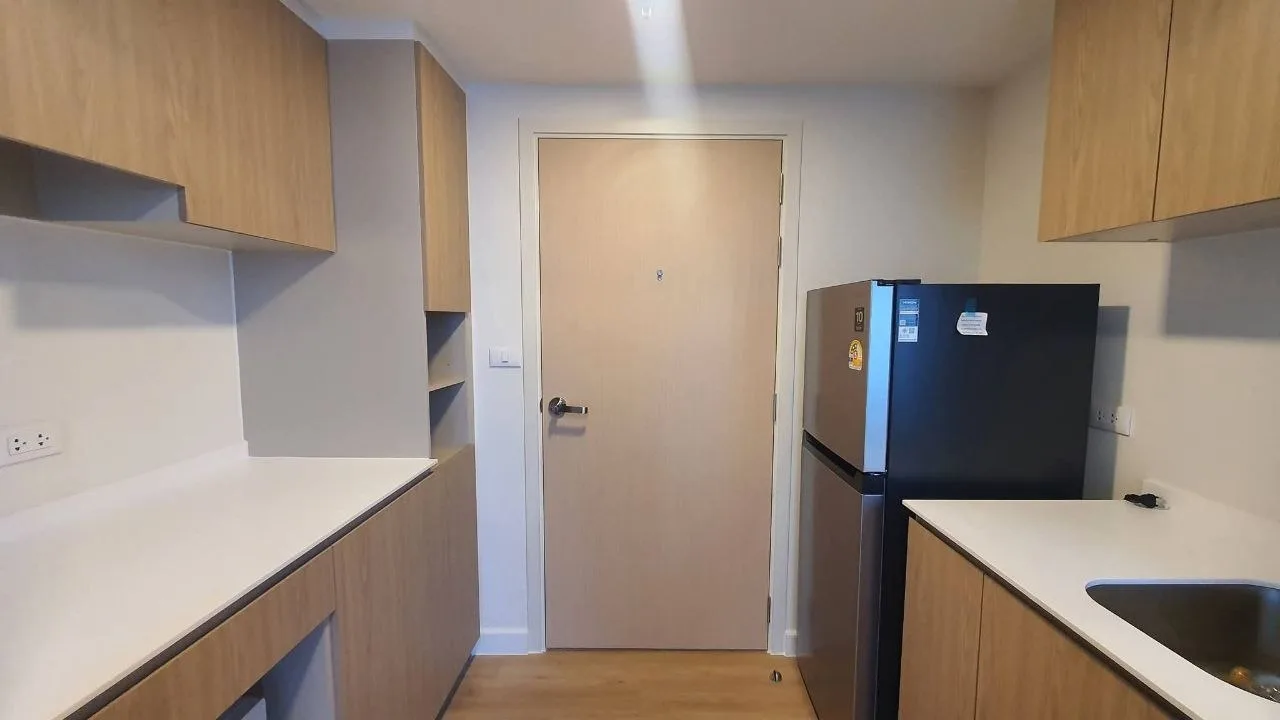 1 bedroom condo for rent in Rama 3 / Suksawat Bangkok - living room view