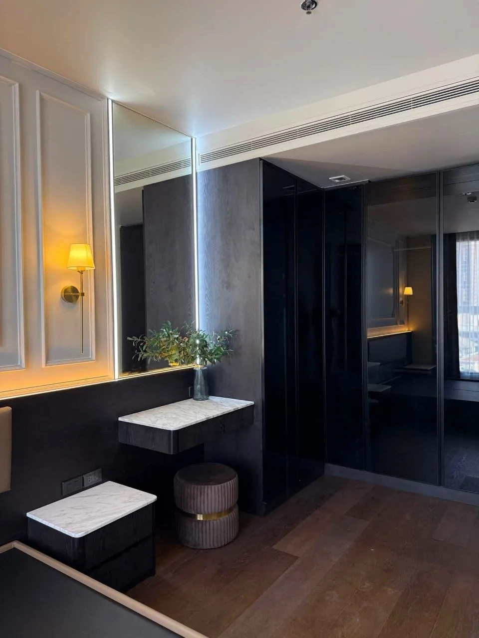 1 bedroom condo for rent in Sukhumvit Bangkok - balcony perspective