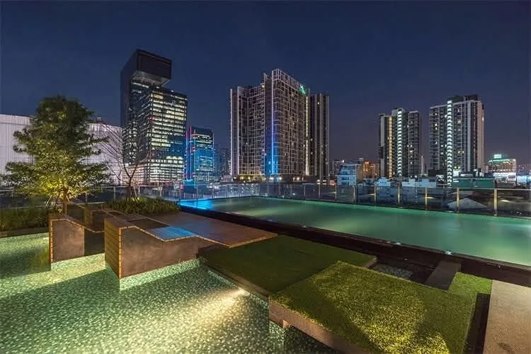 1 bedroom condo for rent in Rama 9 Bangkok - swimming pool and building amenities